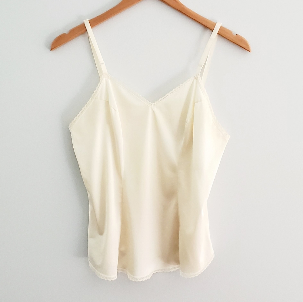 Vanity Fair cream camisole lace trim size 36/42